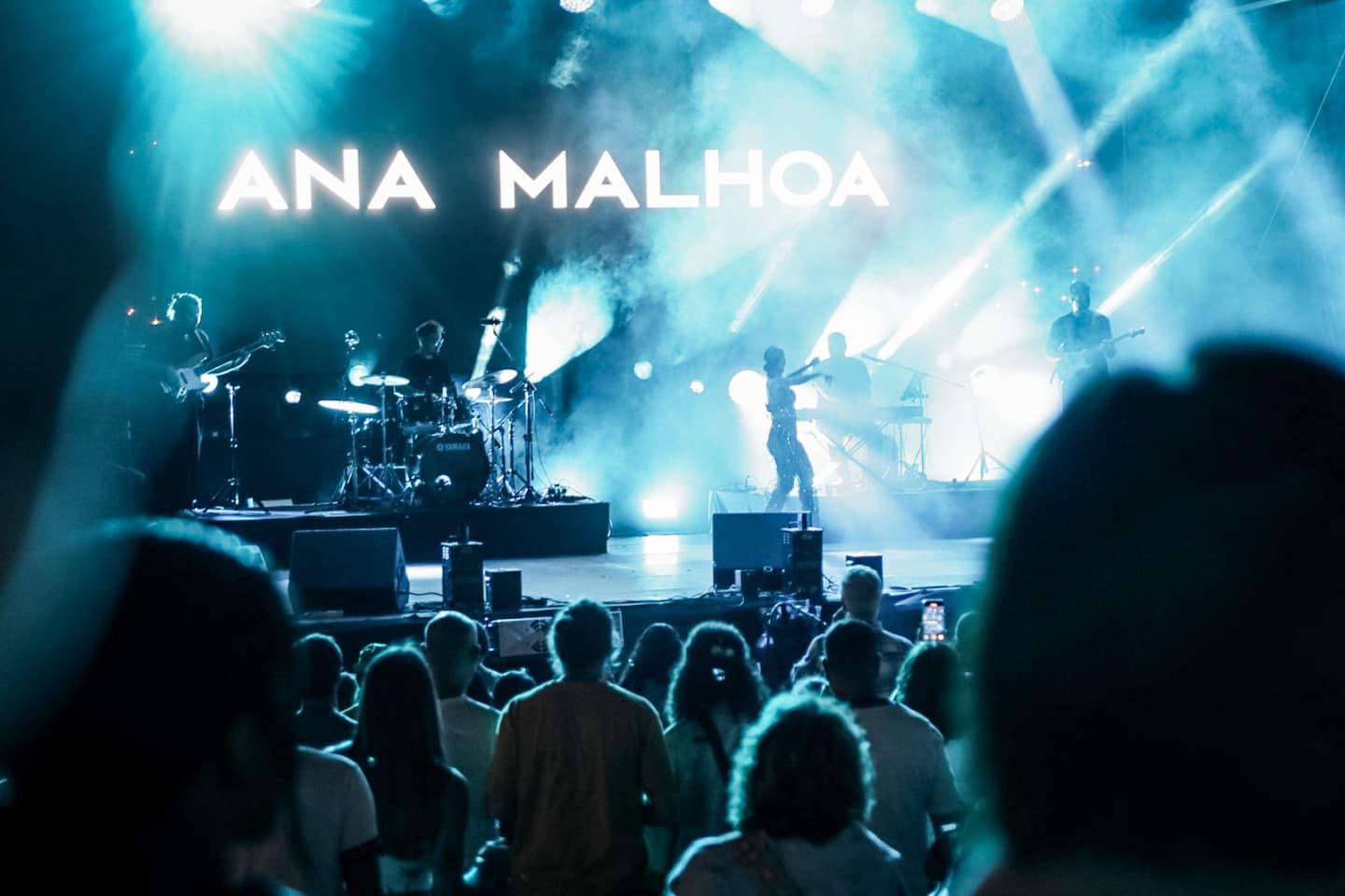 Ana Malhoa ‘subiu a temperatura’ de milhares em Câmara de Lobos (com fotos)