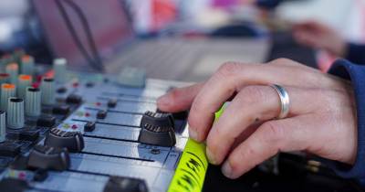 Acompanhe em direto a partir do Mercado a emissão da 88.8 JM FM