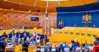 Chumbada proposta para atribuir nome de Madalena Costa a pavilhão