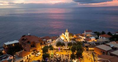 Mercadinho de Natal acontece entre as 15h00 e as 21h00 de sábado, mas poderá ser adiado para o dia seguinte em caso de condições meteorológicas adversas.