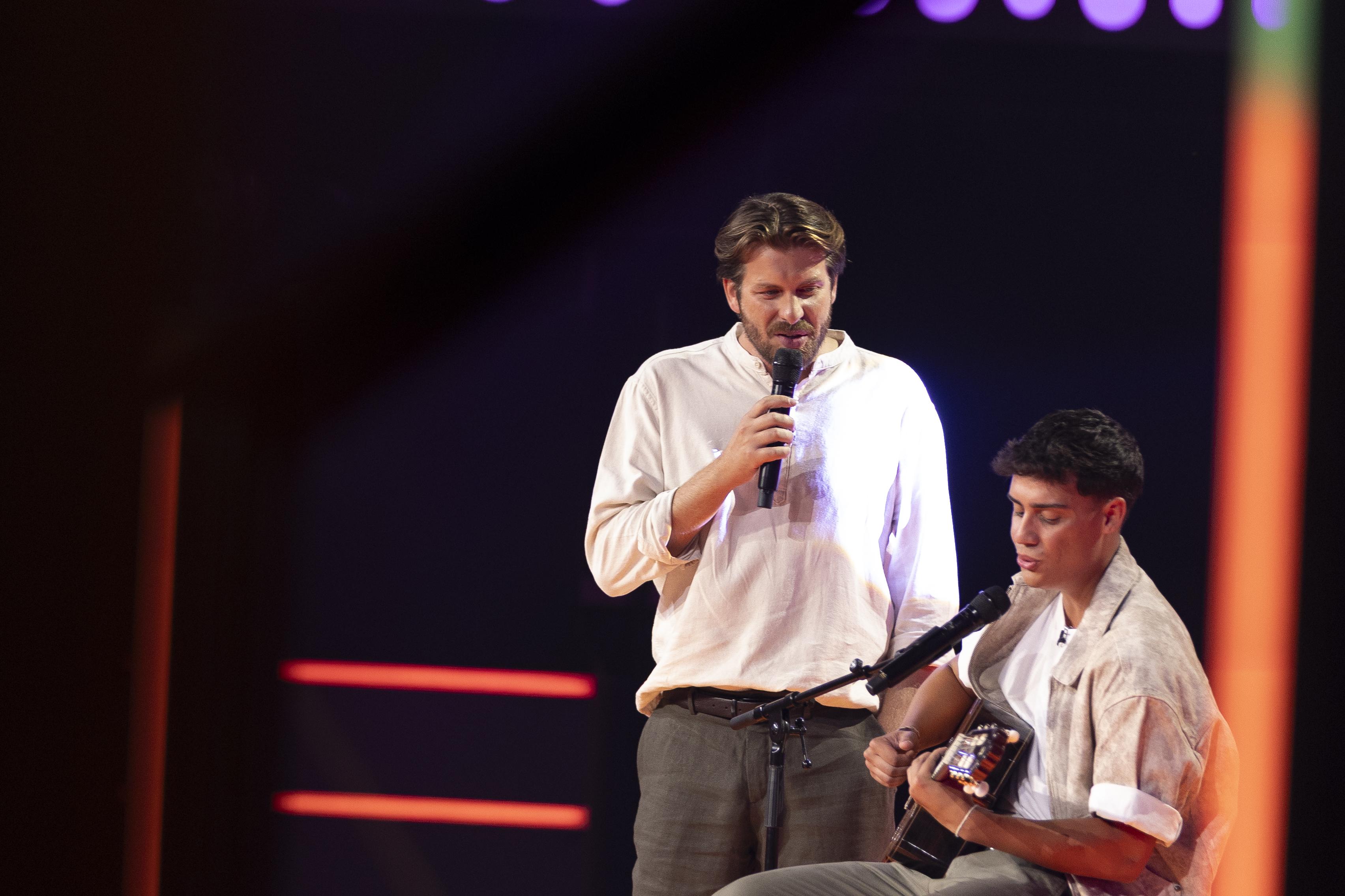 Júlia Ochôa volta ao ‘The Voice’ e conquista todos os mentores (com vídeo)