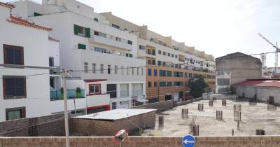 Dois homens envolveram-se numa luta esta manhã no centro do Funchal.