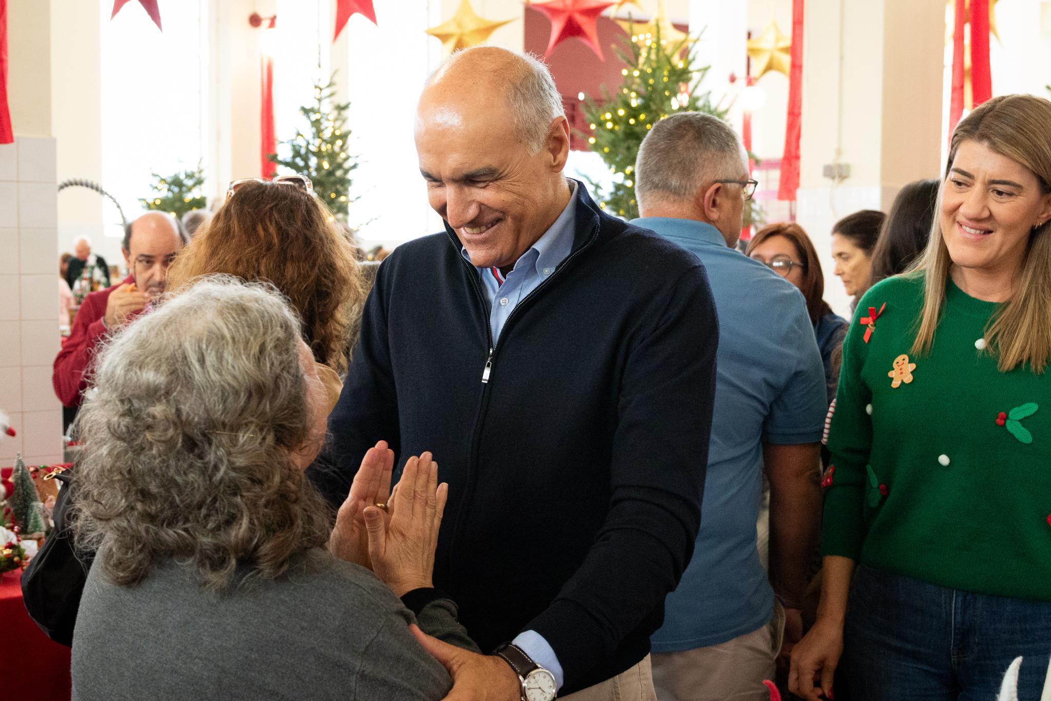 Primeiro domingo do ‘Natal na Praça’ no Mercado dos Lavradores atrai muitos visitantes
