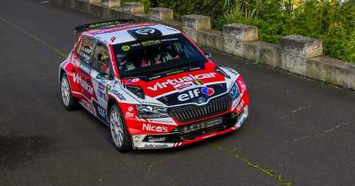 Miguel Nunes a uma classificativa de festejar o triunfo no Rali de Santana