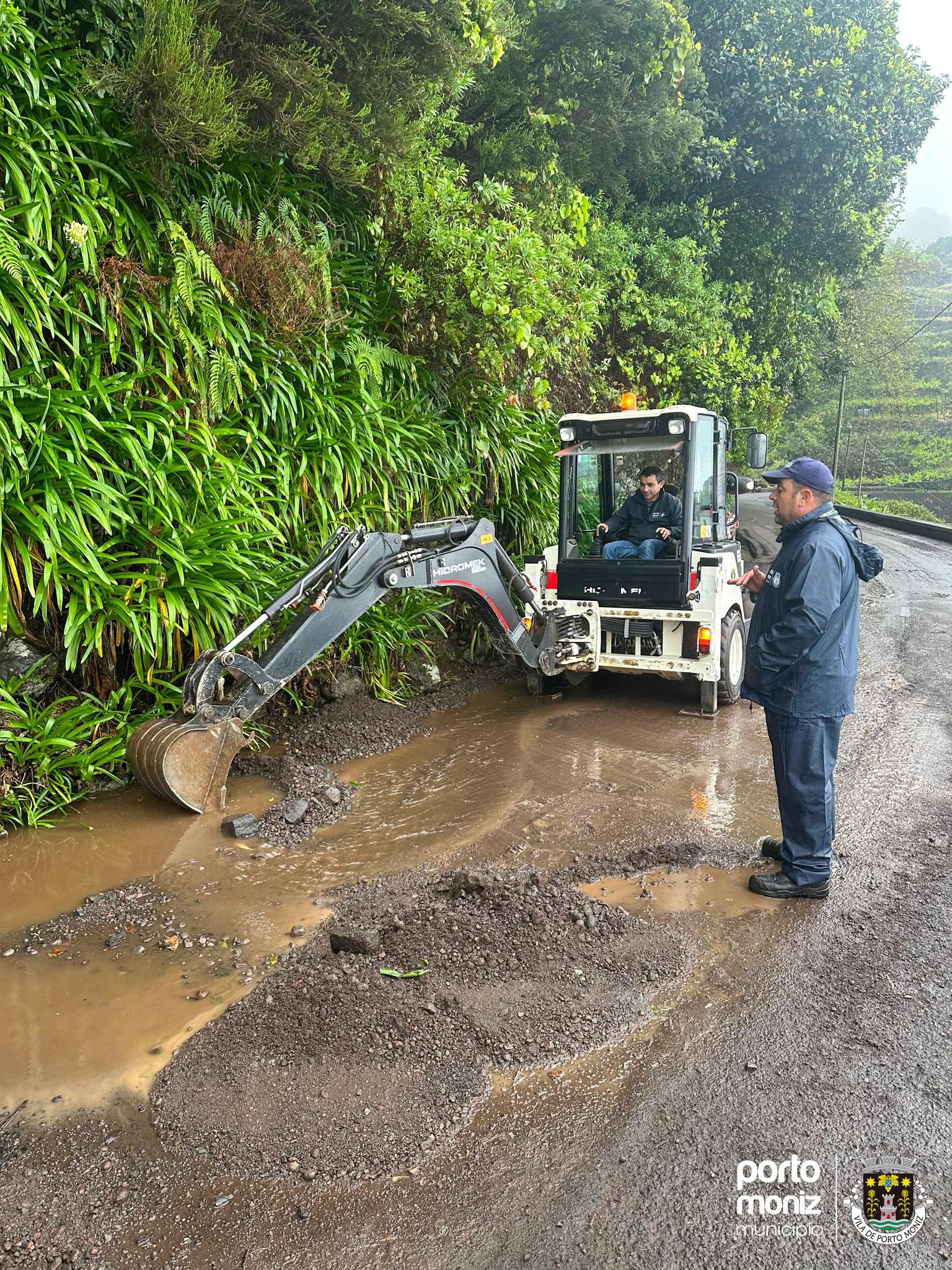 Mau tempo provocou derrocadas e quedas de pedras no concelho do Porto Moniz (com fotos)