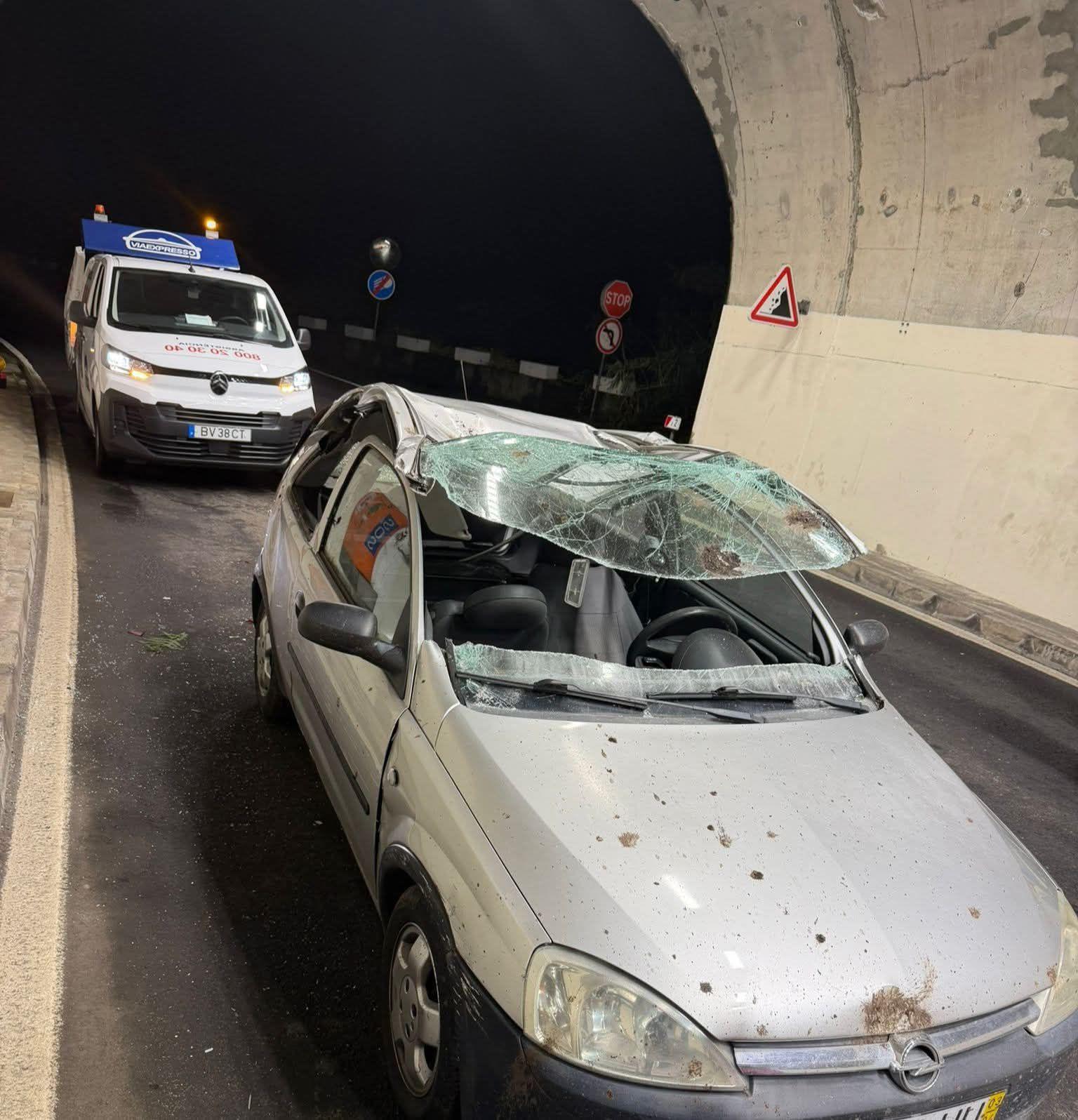 Derrocada atingiu automobilista na Via Expresso no Seixal na sexta-feira.