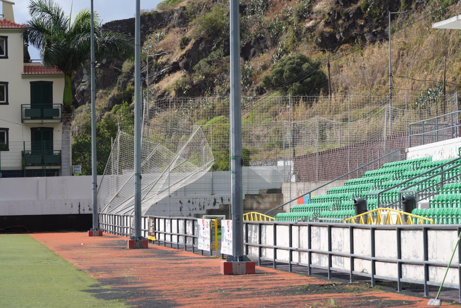 Campo Municipal da Ribeira Brava interdito devido aos danos causados pelo temporal (com fotos)