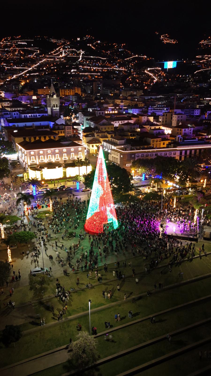 Imagens aéreas mostram a magia da inauguração das luzes no Funchal (com fotos)