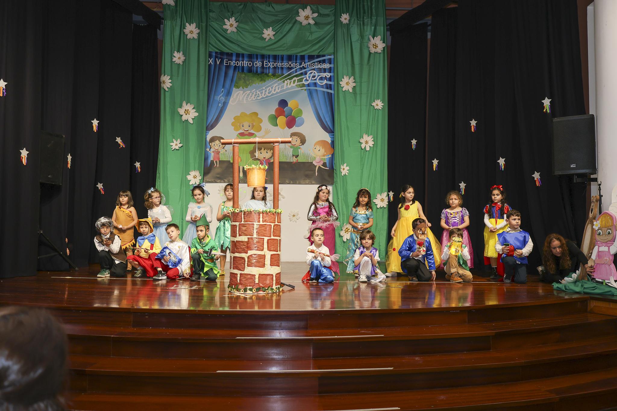 Encontro de expressão artística reúne cerca de 130 crianças em Santana