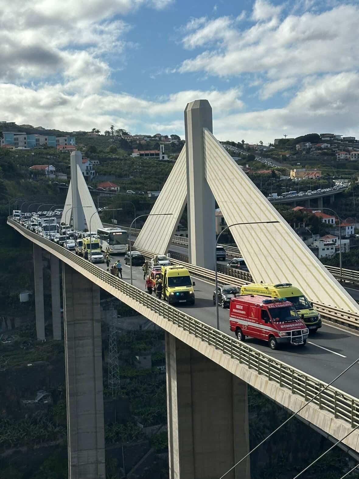 Acidente entre três carros na via rápida em Câmara de Lobos faz quatro feridos (com fotos)
