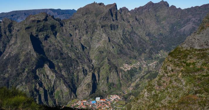 Grupo De Turistas Resgatado Em Trilho Entre O Curral Das Freiras E O grupo-de-turistas-resgatado-em-trilho-entre-o-curral-das-freiras-e-o