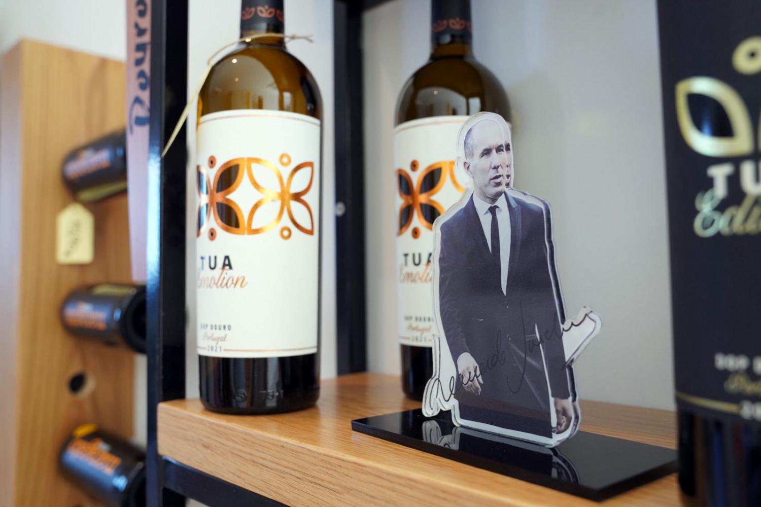 Leonardo Jardim inaugurou loja de vinhos nos Barreiros [com fotogaleria]