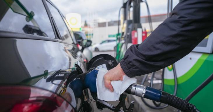 Segundo informação divulgada pela Secretaria Regional da Economia, a gasolina sem chumbo IO 95 sobe 1,7 cêntimos na Região, passando a custar 1,898 euros por litro.