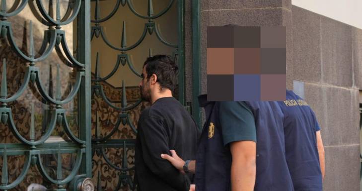 Suspeito de matar a mãe está no tribunal para ser ouvido