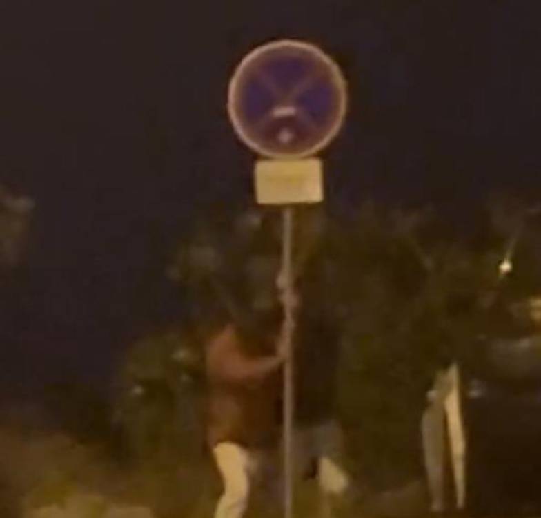 Jovens tentam derrubar sinalização no Funchal (com vídeo)