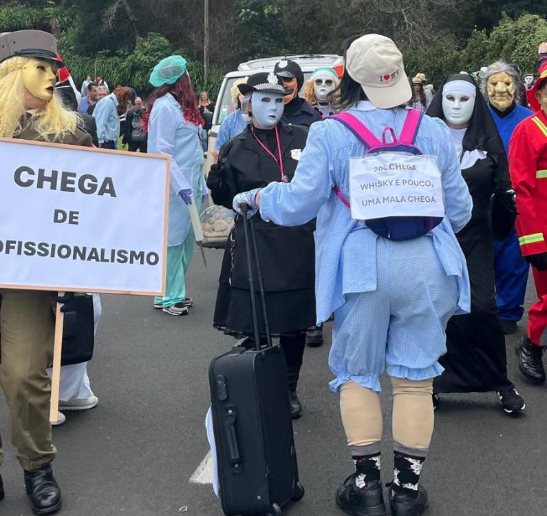 Chega e Miguel Arruda não escapam à sátira política na Festa dos Compadres (com fotos)