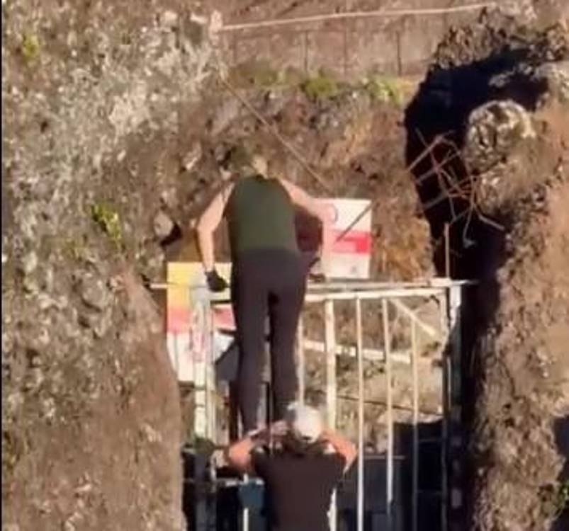 IFCN tenta identificar turistas que saltaram o portão na Pedra Rija (com vídeo)