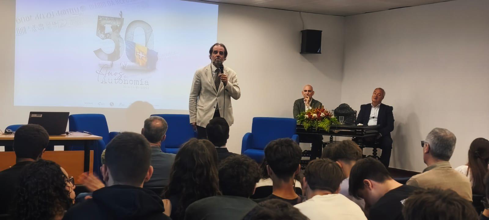 Alunos interessam-se pela história da Madeira, mas não faz parte do programa