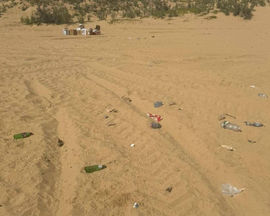 Praia do Porto Santo transformada em depósito de lixo após torneio europeu de andebol (com fotos e vídeo)