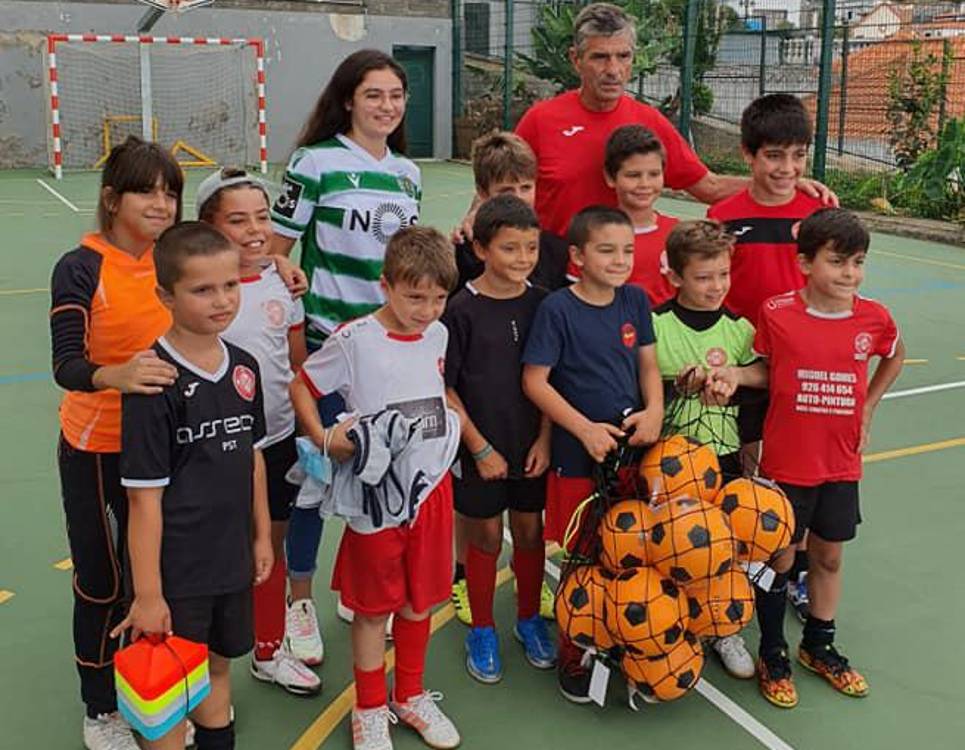 Inês Silva ofereceu material desportivo à sua antiga escola