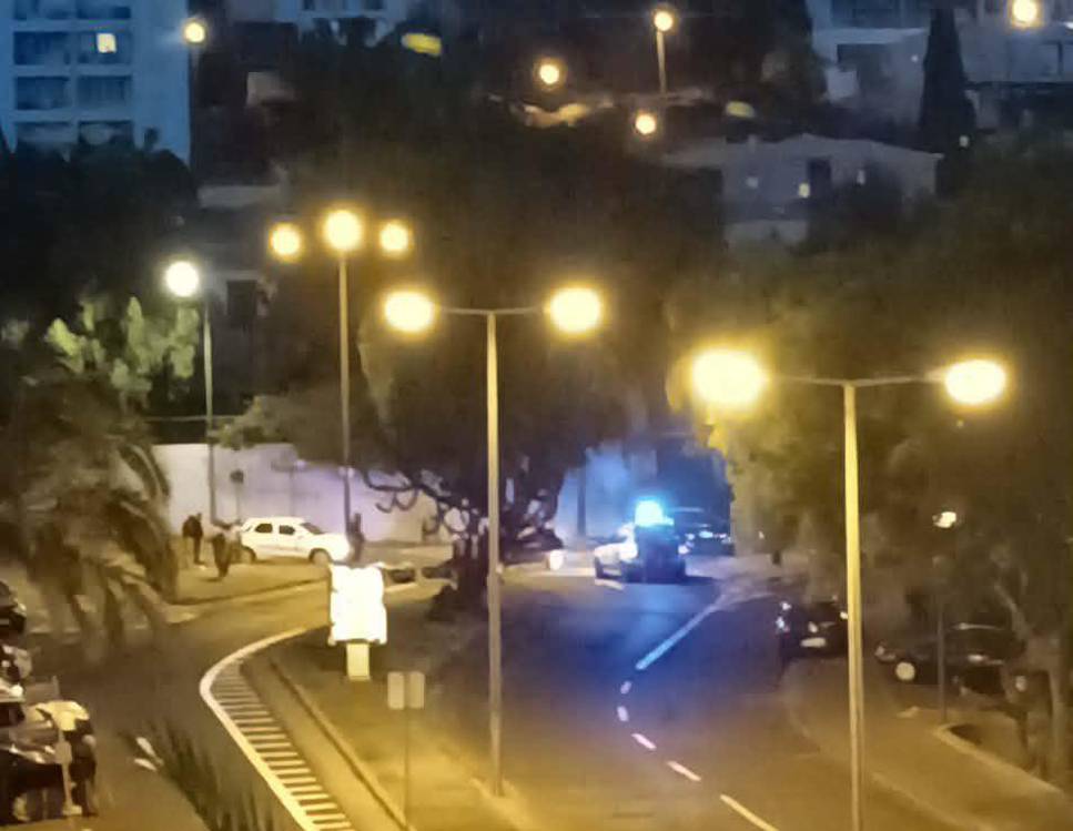 Homem ferido em acidente entre carro e mota no Amparo