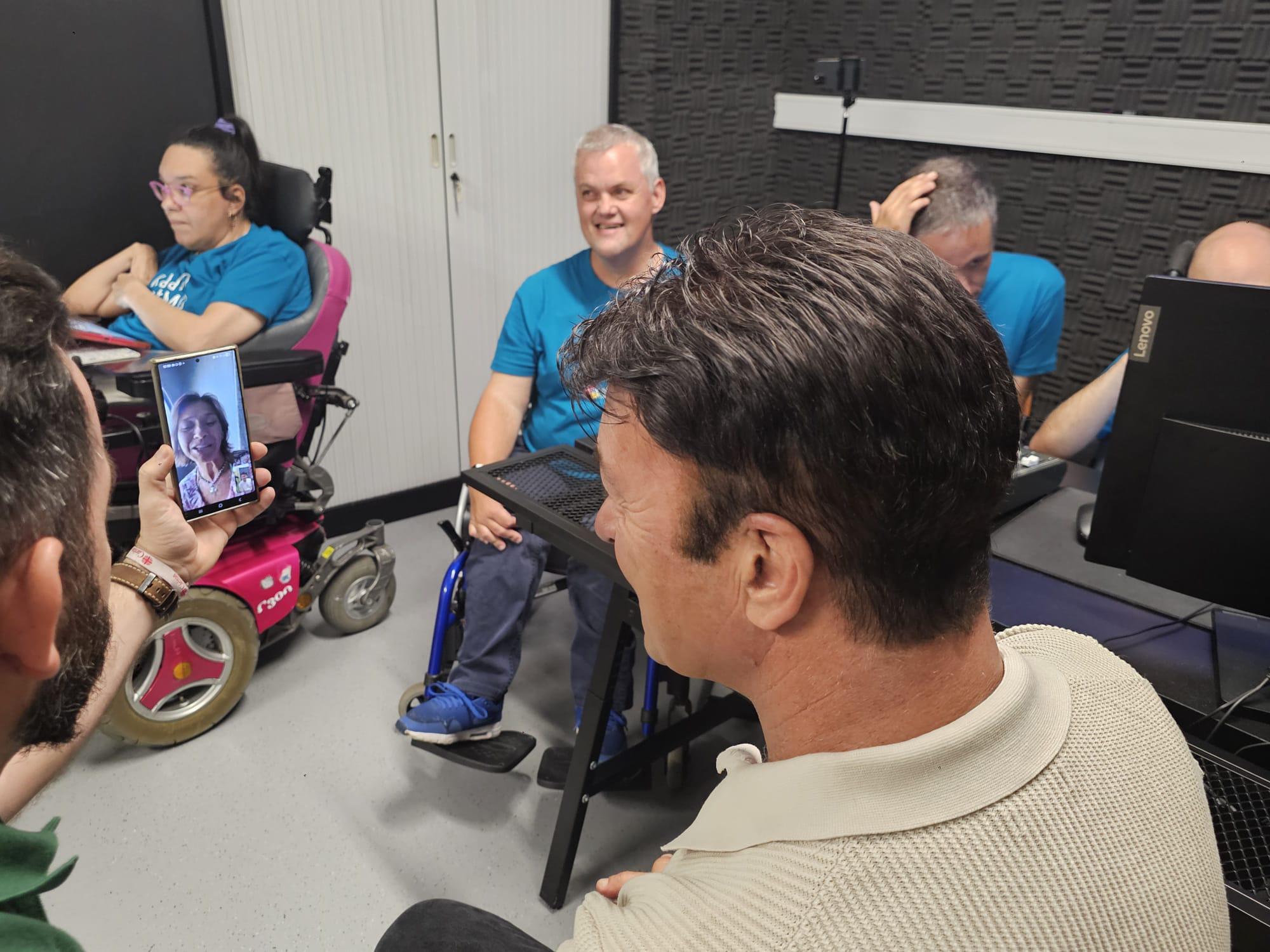 Tony Carreira visitou Associação de Paralisia Cerebral antes da atuação no Porto Moniz (com fotos)