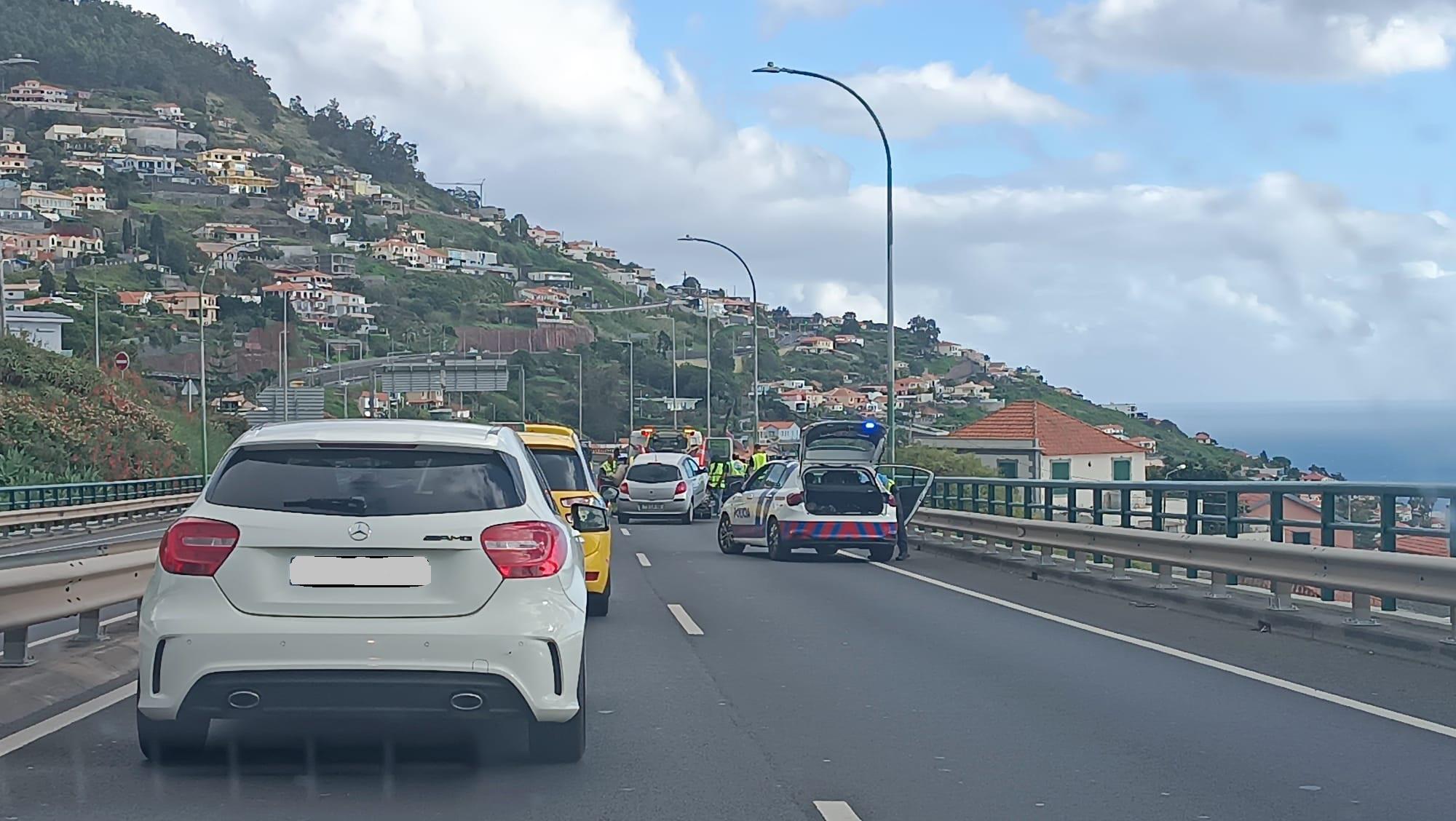 Acidente provoca longas filas na Via Rápida entre Funchal e Caniço
