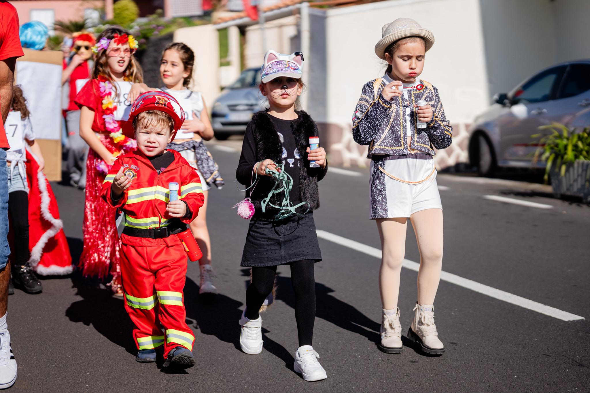 Mascarados do Arco da Calheta mostram como se brinca ao Carnaval