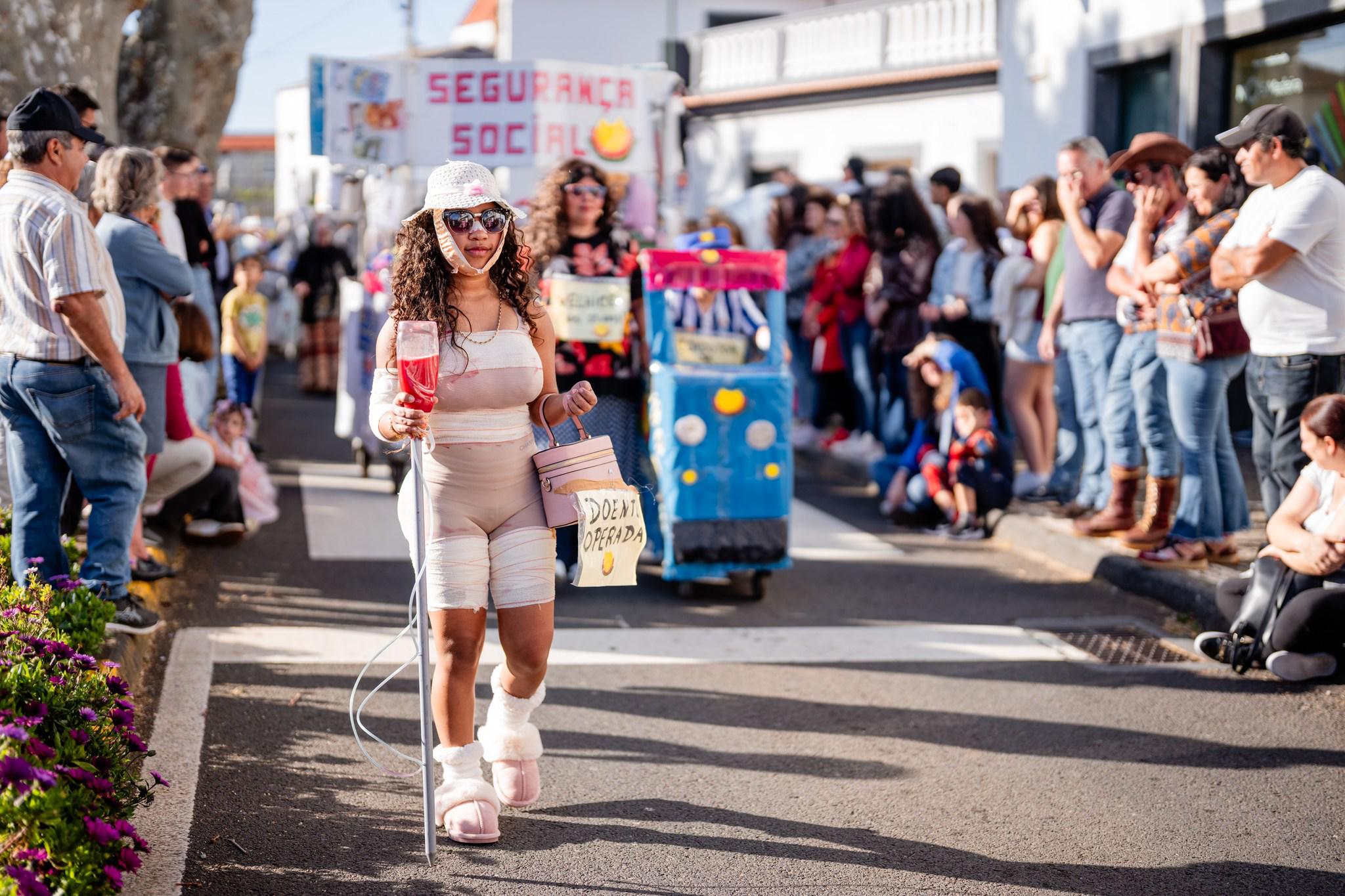 Mascarados do Arco da Calheta mostram como se brinca ao Carnaval