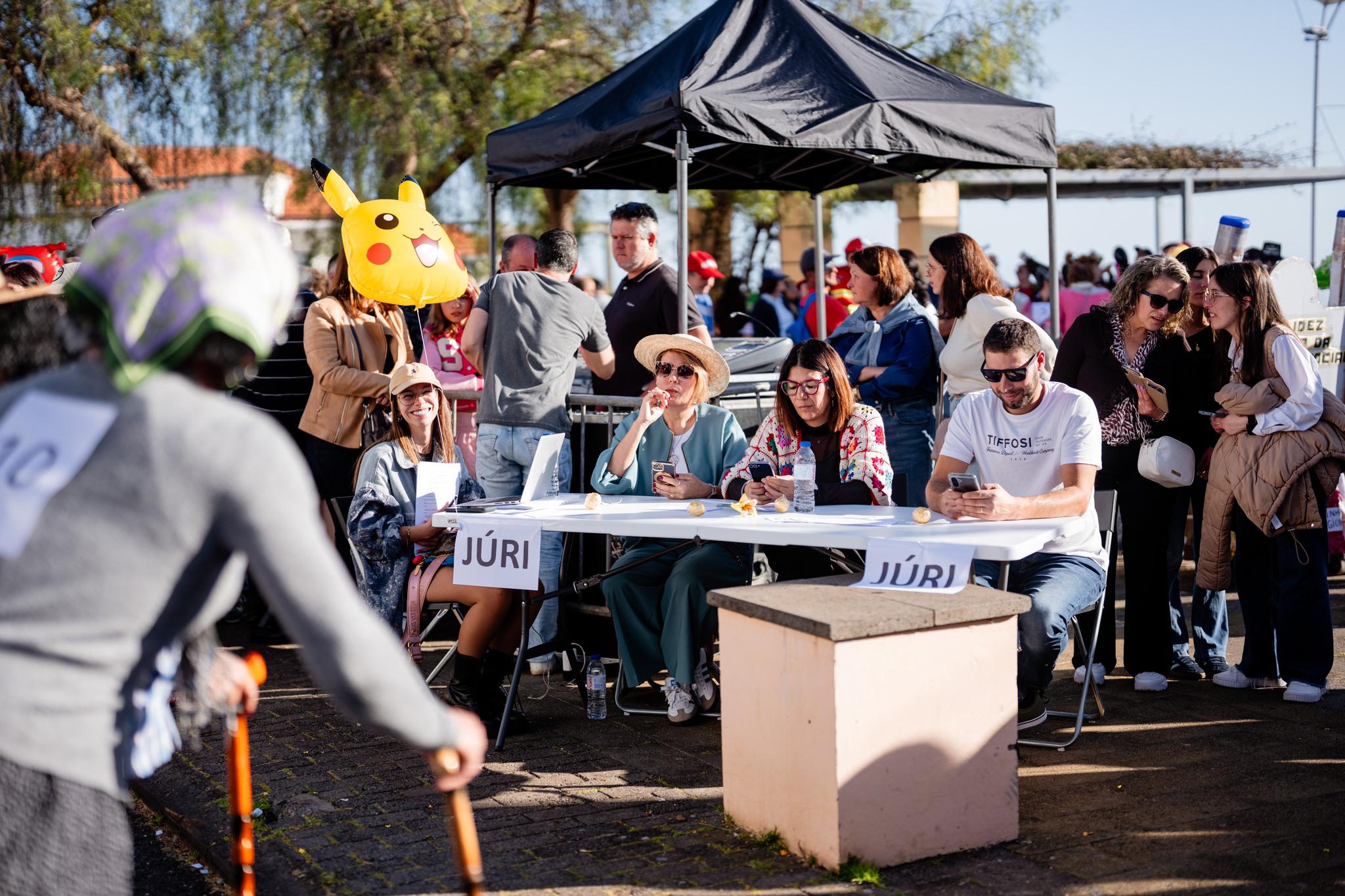 Mascarados do Arco da Calheta mostram como se brinca ao Carnaval