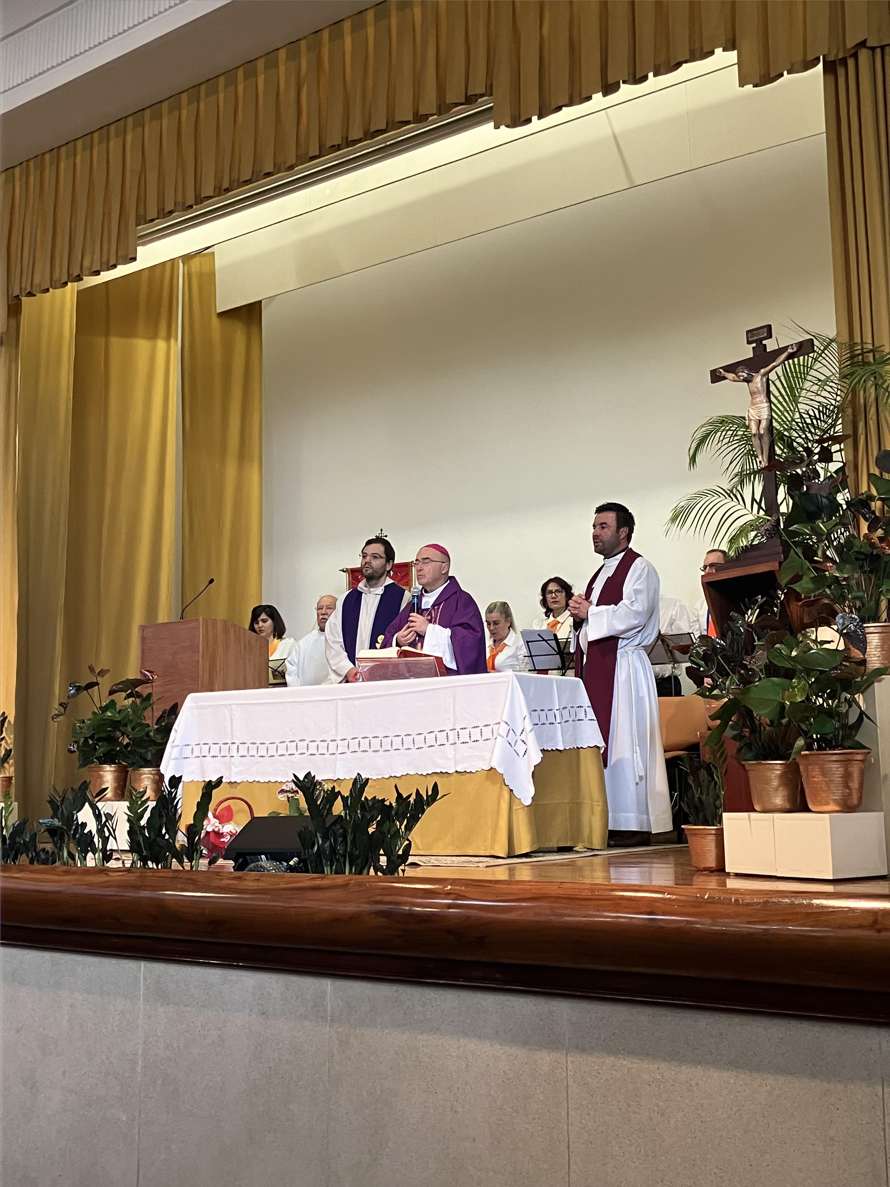 Assembleia do Renovamento Carismático reúne fiéis no Colégio de Santa Teresinha