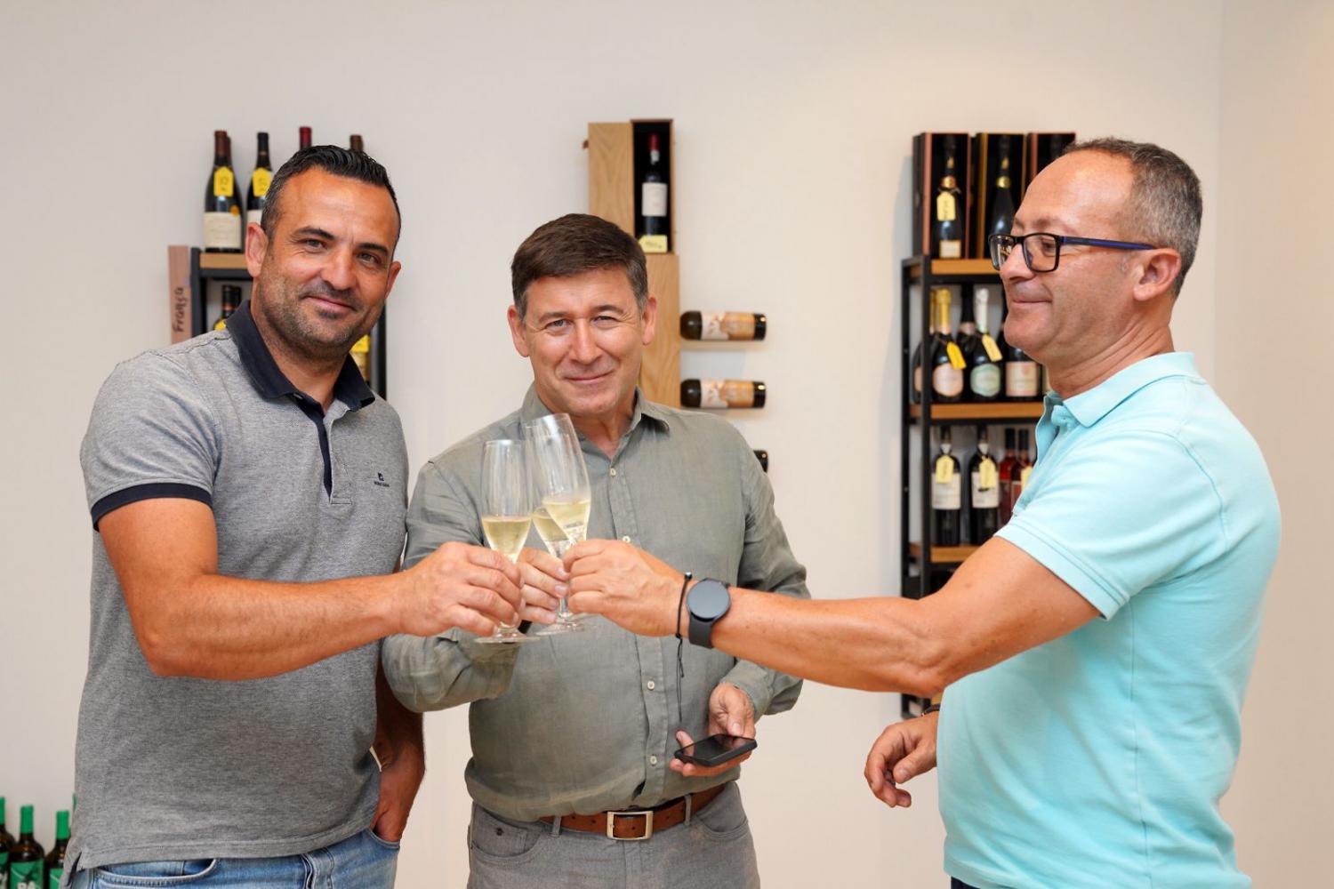 Leonardo Jardim inaugurou loja de vinhos nos Barreiros [com fotogaleria]