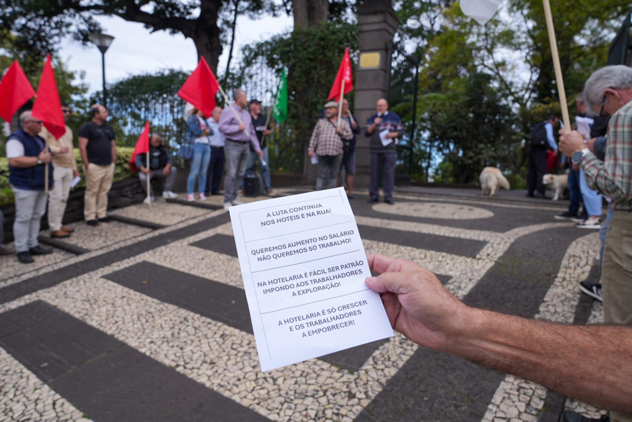Sindicato da hotelaria não põe de parte novas formas de luta para Páscoa e Festa da Flor