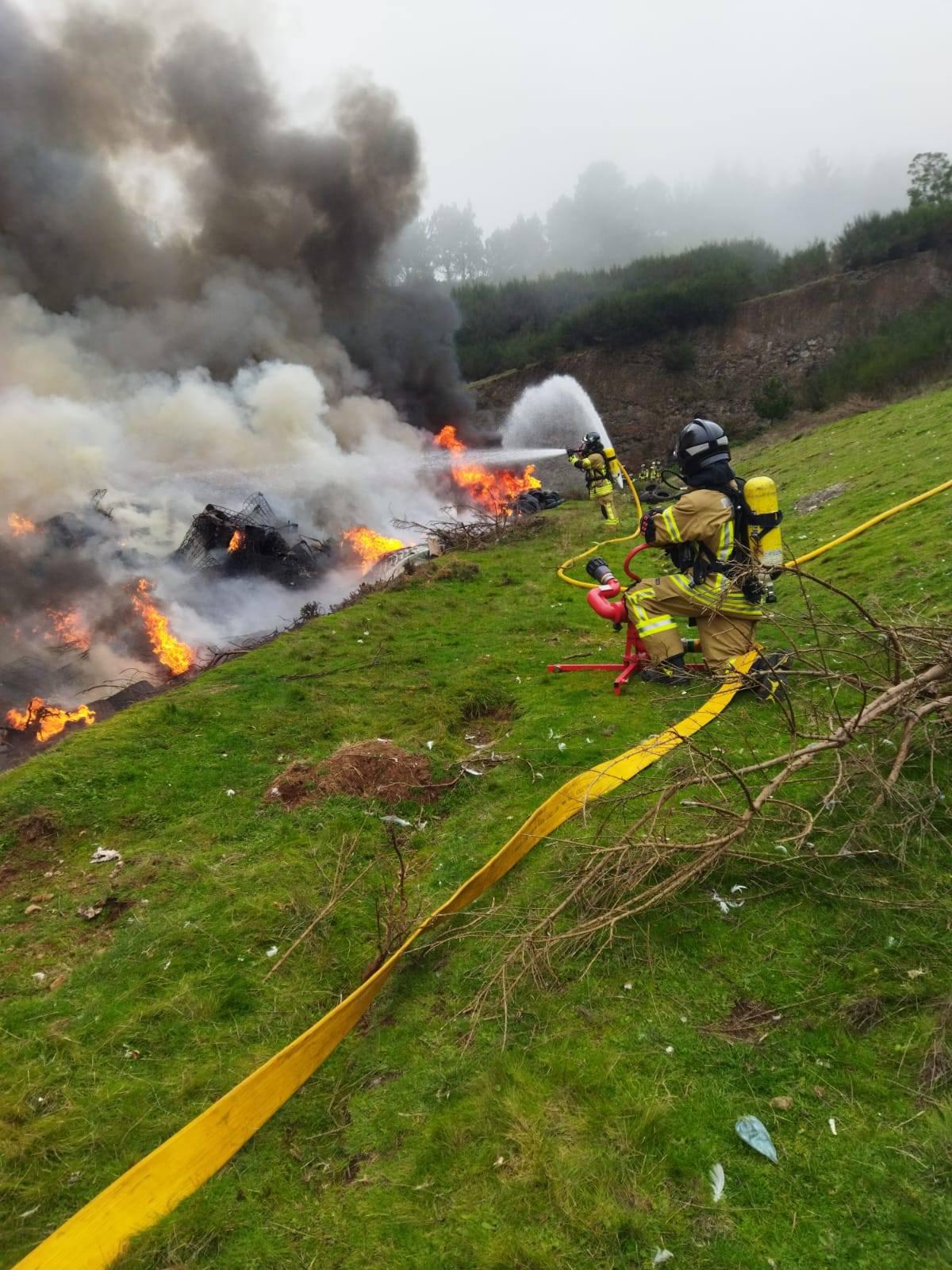 Incêndio que deflagrou ontem na Meia Serra.