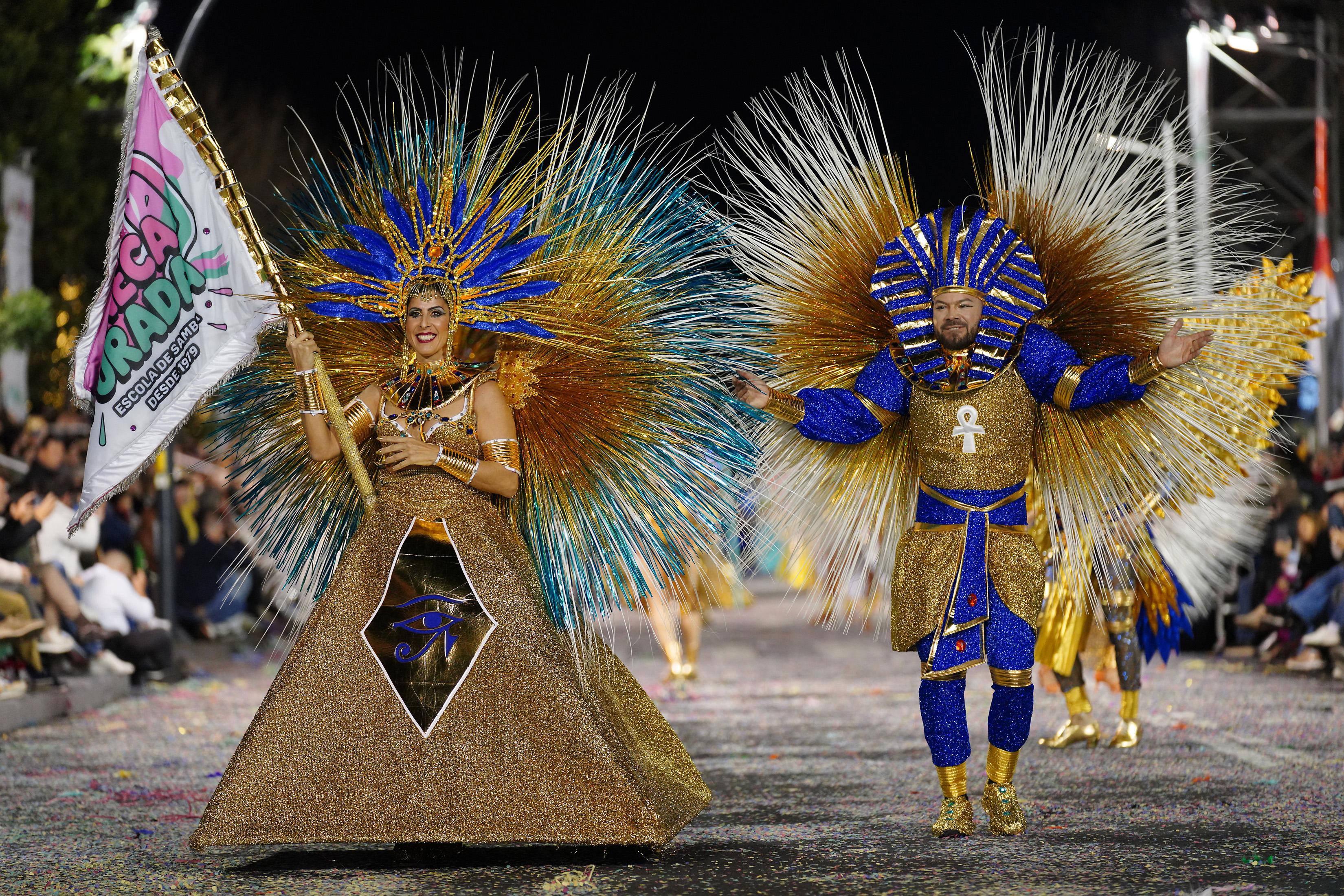 Veja como foi o Carnaval na Avenida cheia de cor e brilho