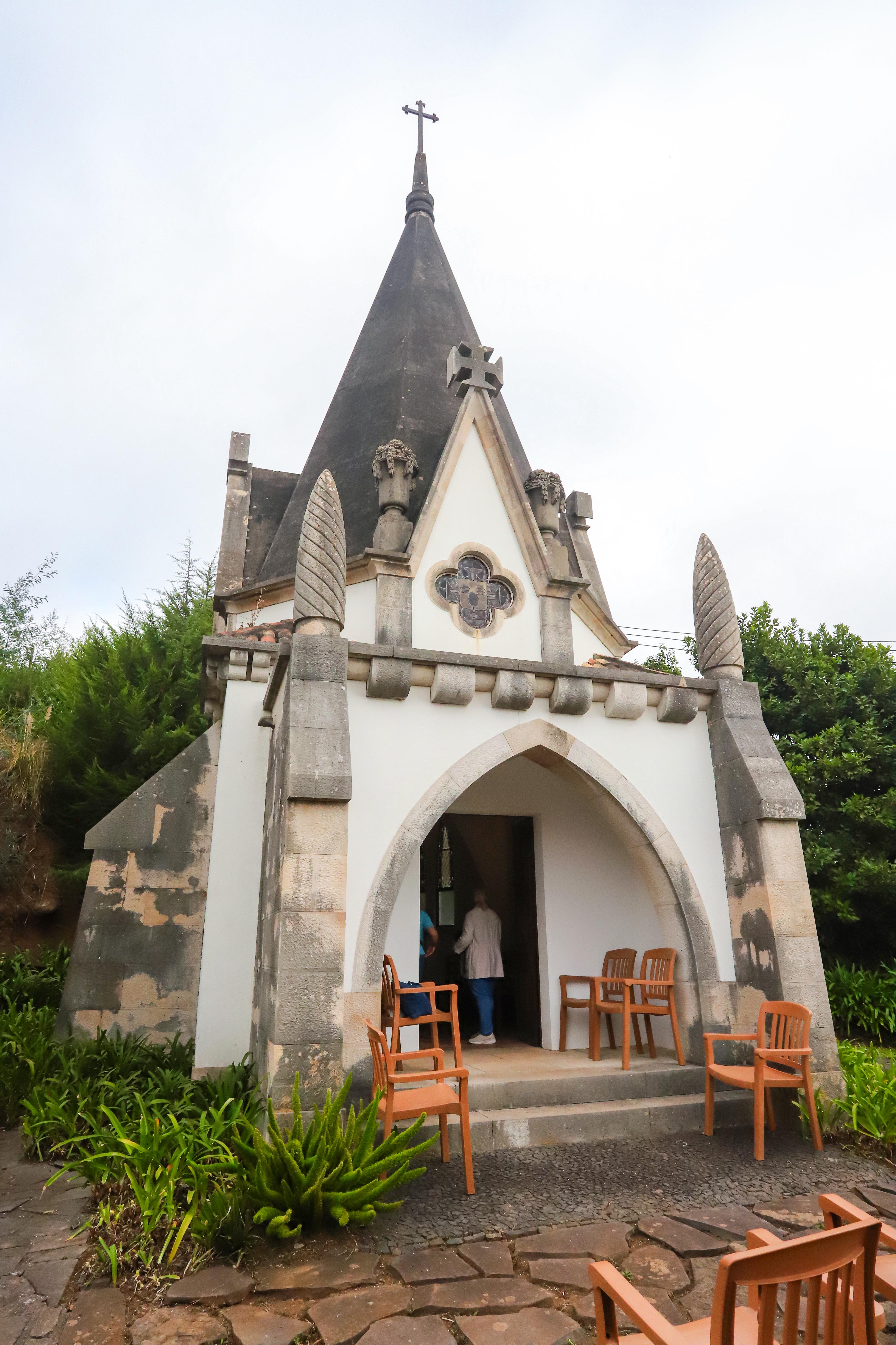 Perdidos e Achados: Santa que “evitou desastre” recebeu capela em troca (com fotos)