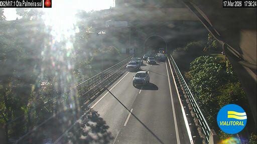 Acidente em cadeia na via rápida provoca fila de trânsito com mais de cinco quilómetros de extensão