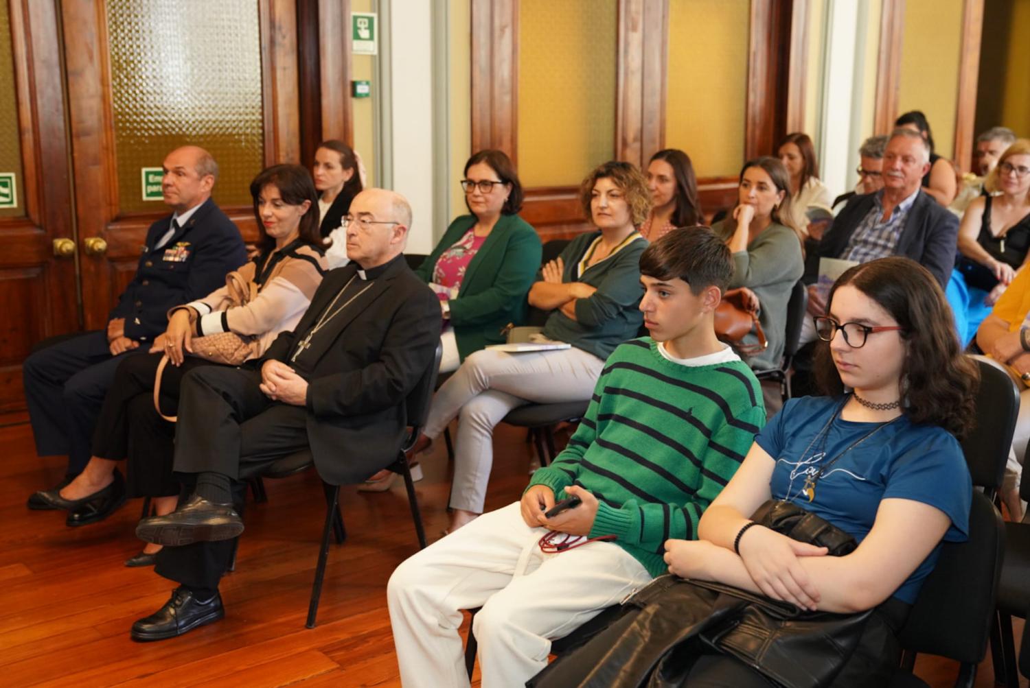 Crónicas com “cheiro a Madeira” publicadas no JM estão agora em livro