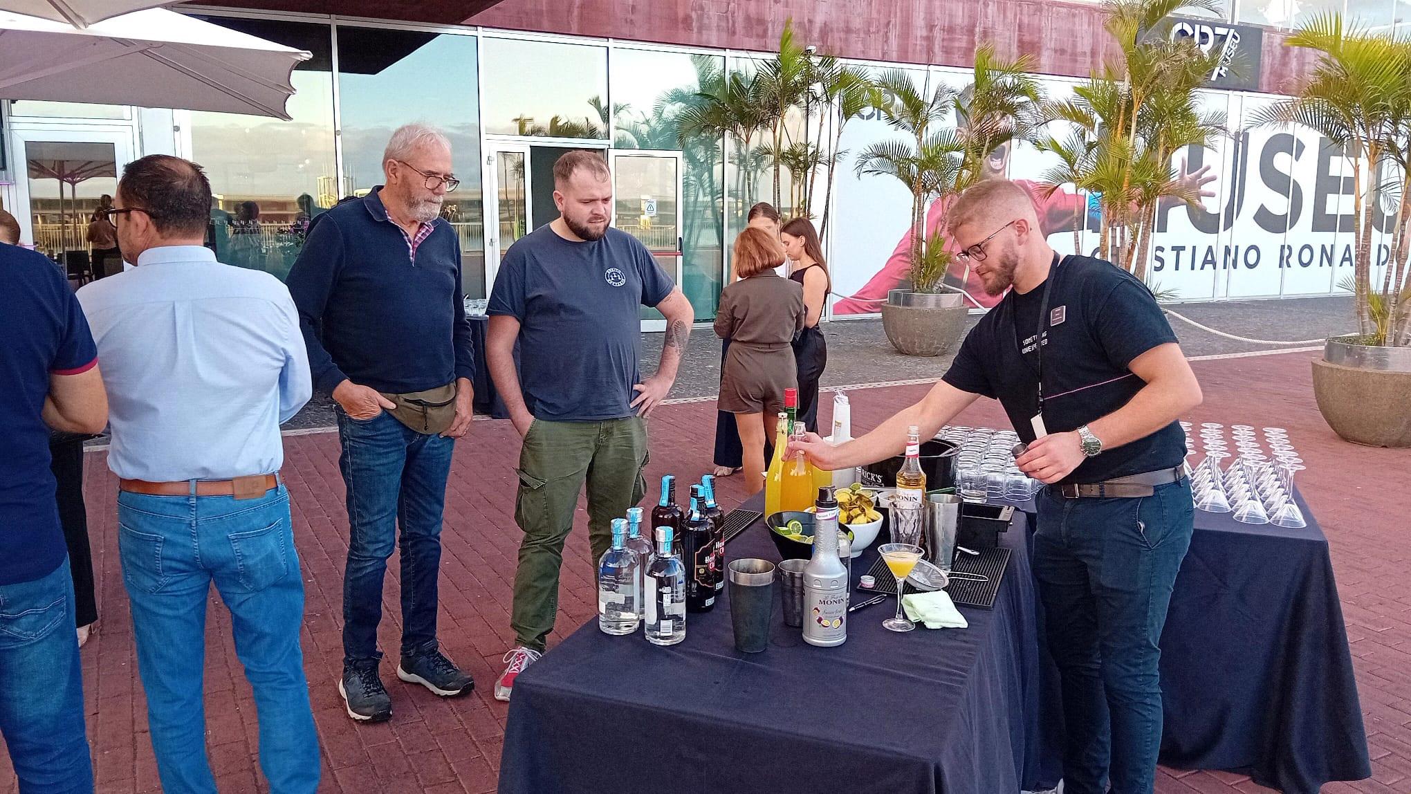 Uma das bebidas preferidas dos clientes é o cocktail “Ballon D´or”