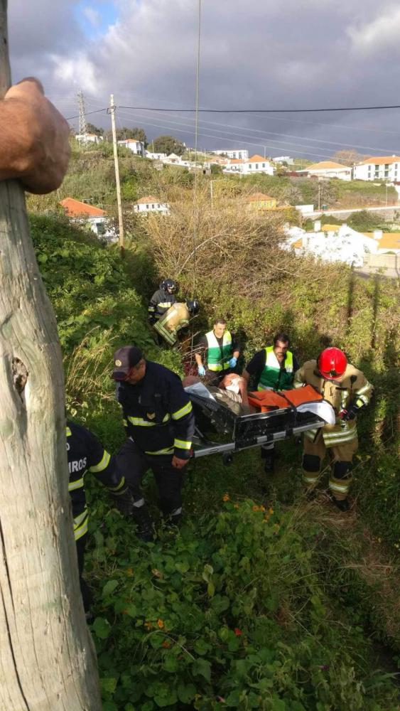 Resgate do local não foi fácil para os bombeiros.