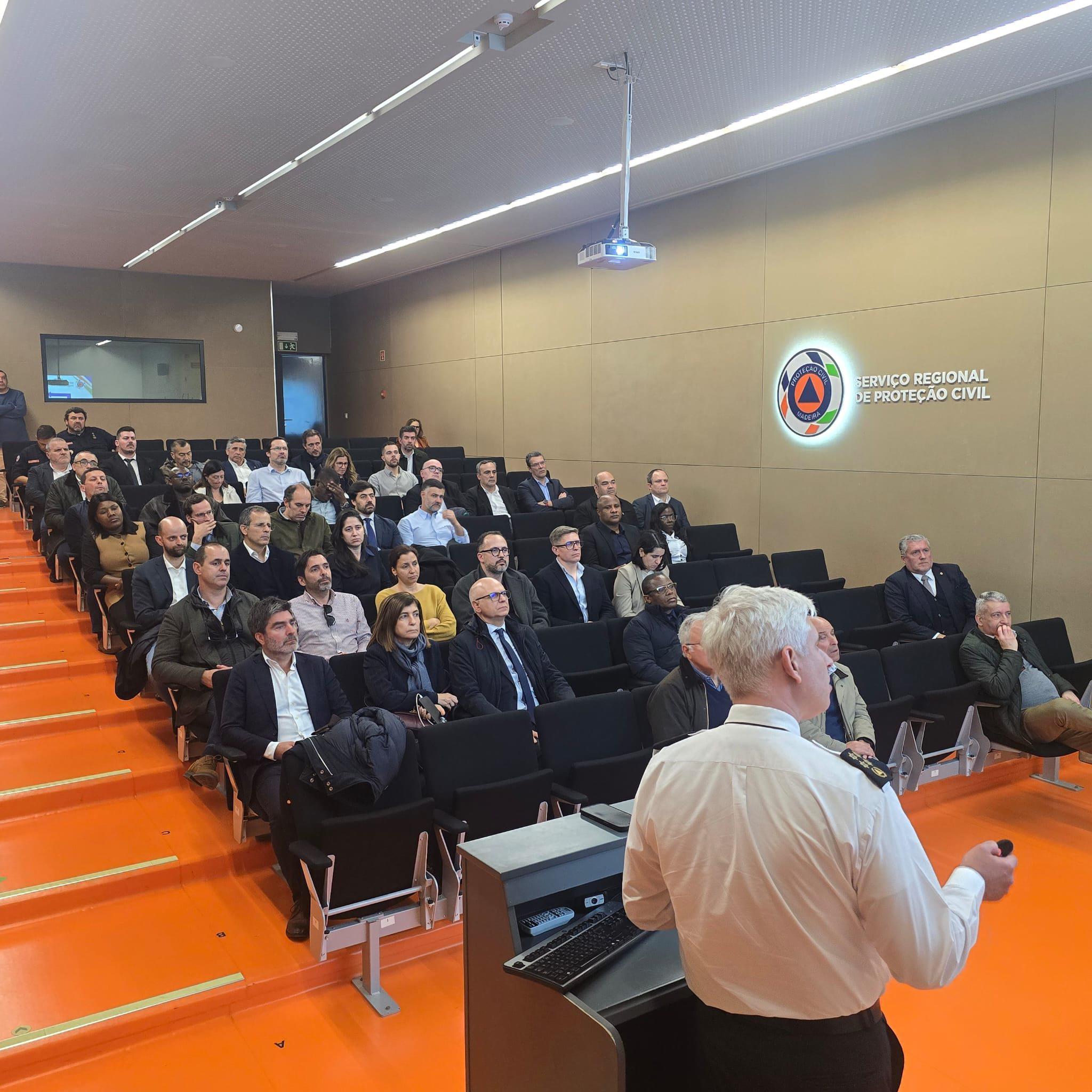 Auditores do Curso de Defesa Nacional visitam Proteção Civil