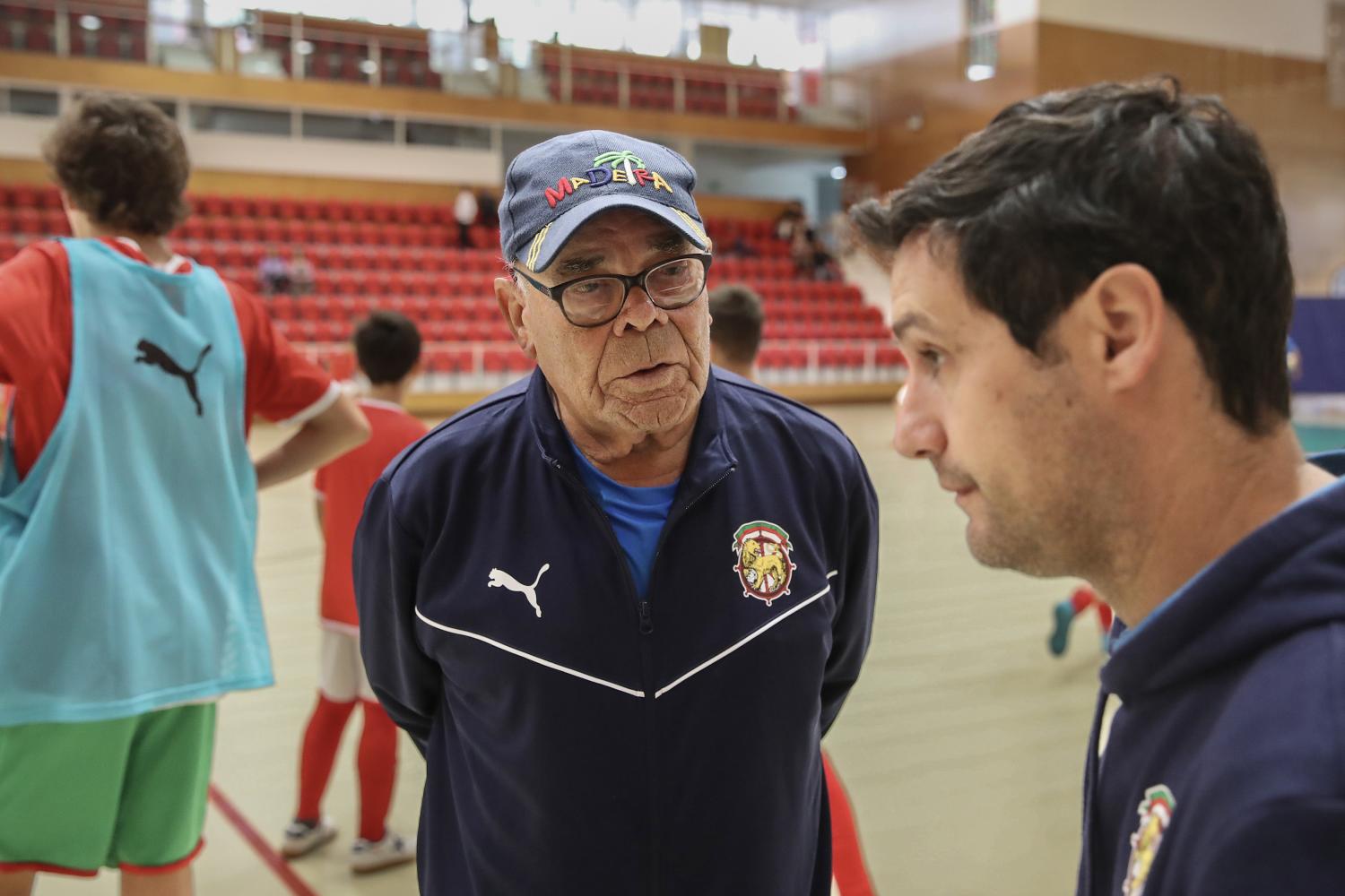 Aos 95 anos, José Milagres ainda é massagista do Marítimo, sendo um mais velhos filiados na Federação Portuguesa de Futebol (FPF).