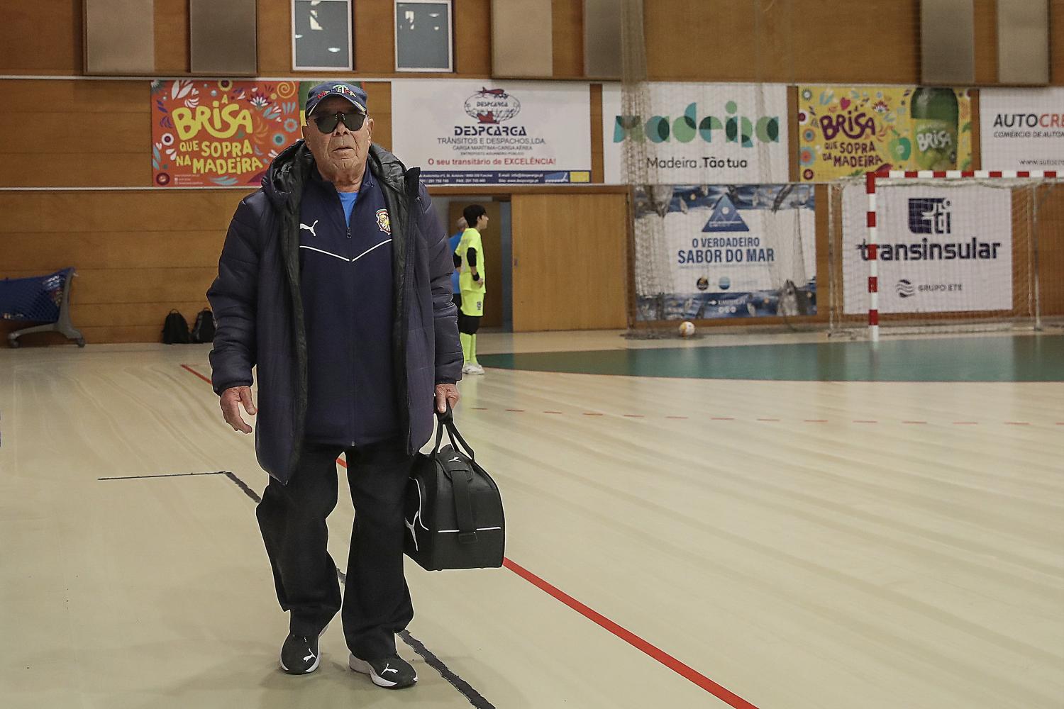 Txitxo, há mais de 40 anos nos madeirenses, é conhecido pelos doces que oferece aos miúdos.