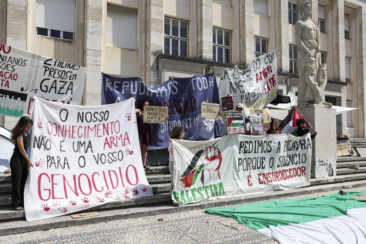 Estudantes de Coimbra acampados há quase um mês em luta pela Palestina