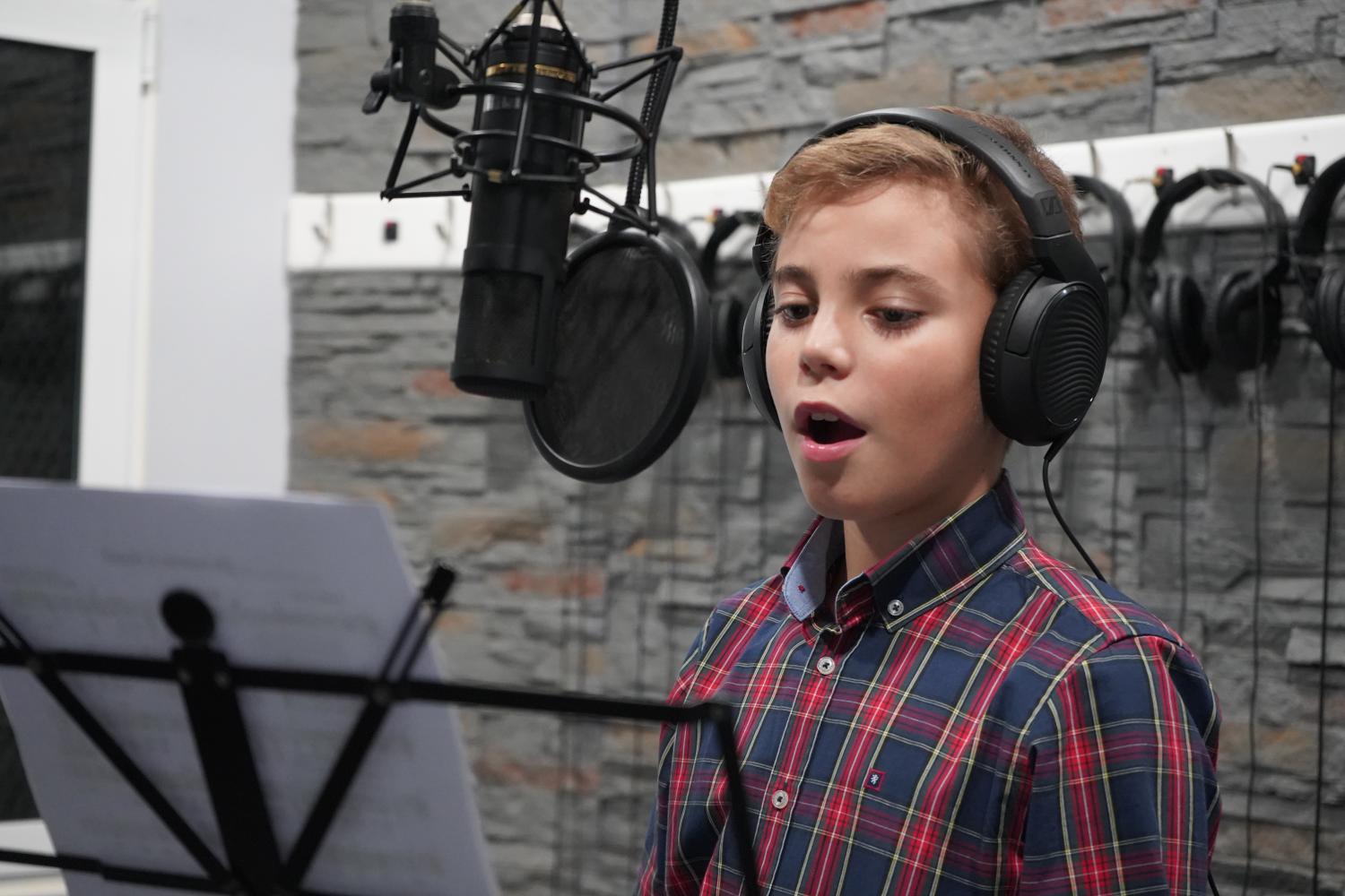 Conservatório lança videoclipe de Natal com solistas do Festival da Canção Infantil. Veja aqui