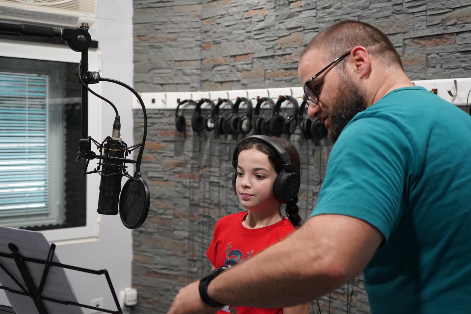 Conservatório lança videoclipe de Natal com solistas do Festival da Canção Infantil. Veja aqui