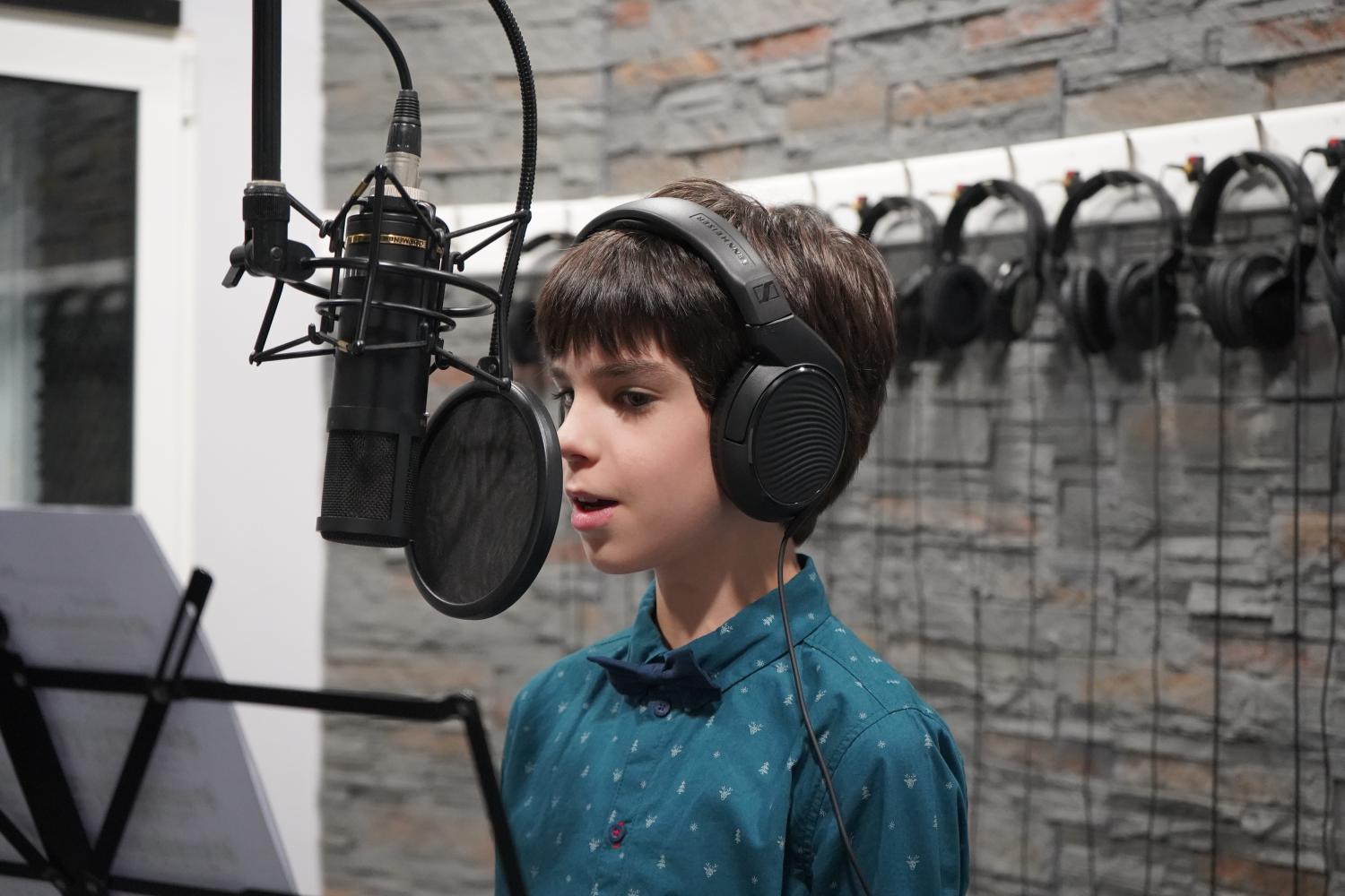 Conservatório lança videoclipe de Natal com solistas do Festival da Canção Infantil. Veja aqui