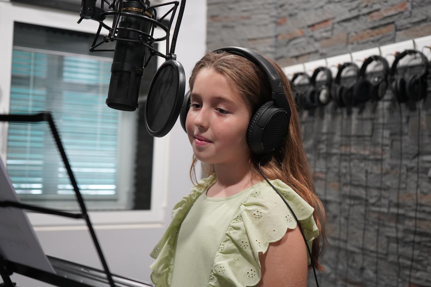 Conservatório lança videoclipe de Natal com solistas do Festival da Canção Infantil. Veja aqui