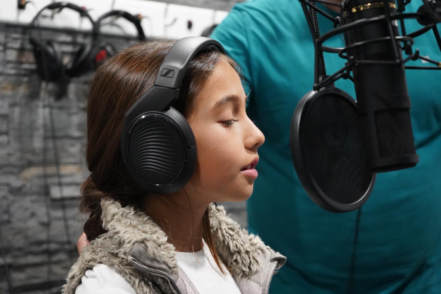 Conservatório lança videoclipe de Natal com solistas do Festival da Canção Infantil. Veja aqui