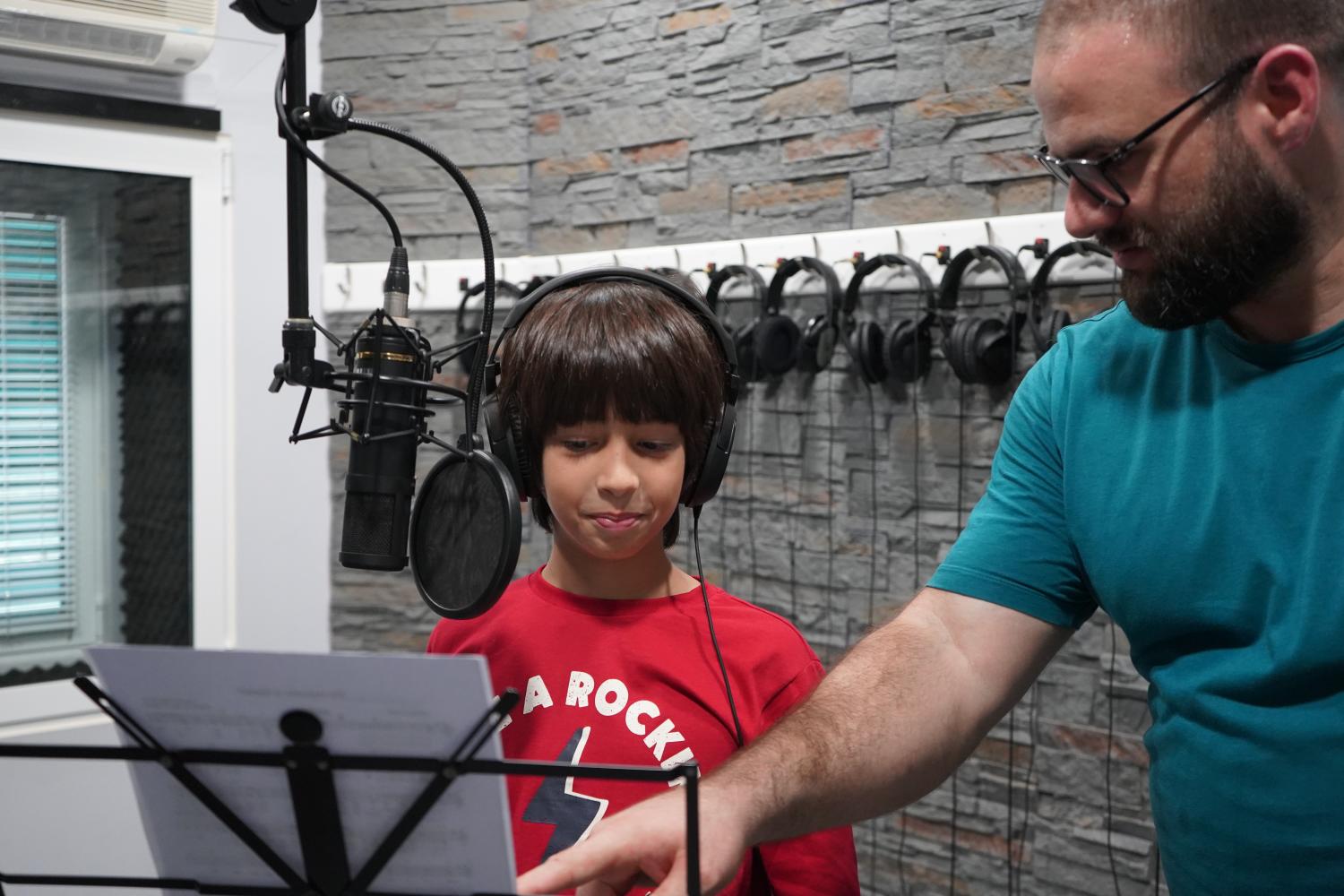 Conservatório lança videoclipe de Natal com solistas do Festival da Canção Infantil. Veja aqui